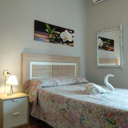 Pension Riosol Sevilla Bagian luar foto