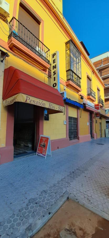 Pension Riosol Sevilla Bagian luar foto