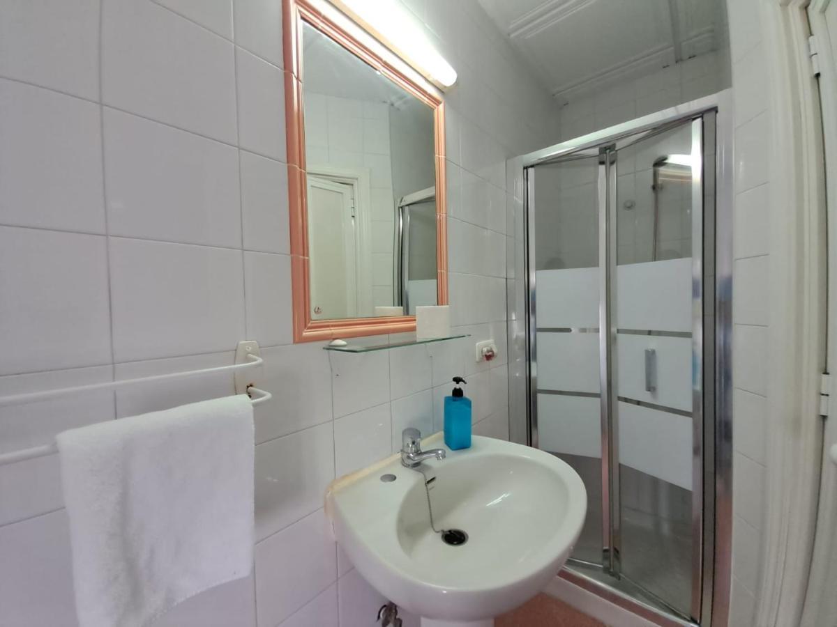 Pension Riosol Sevilla Bagian luar foto