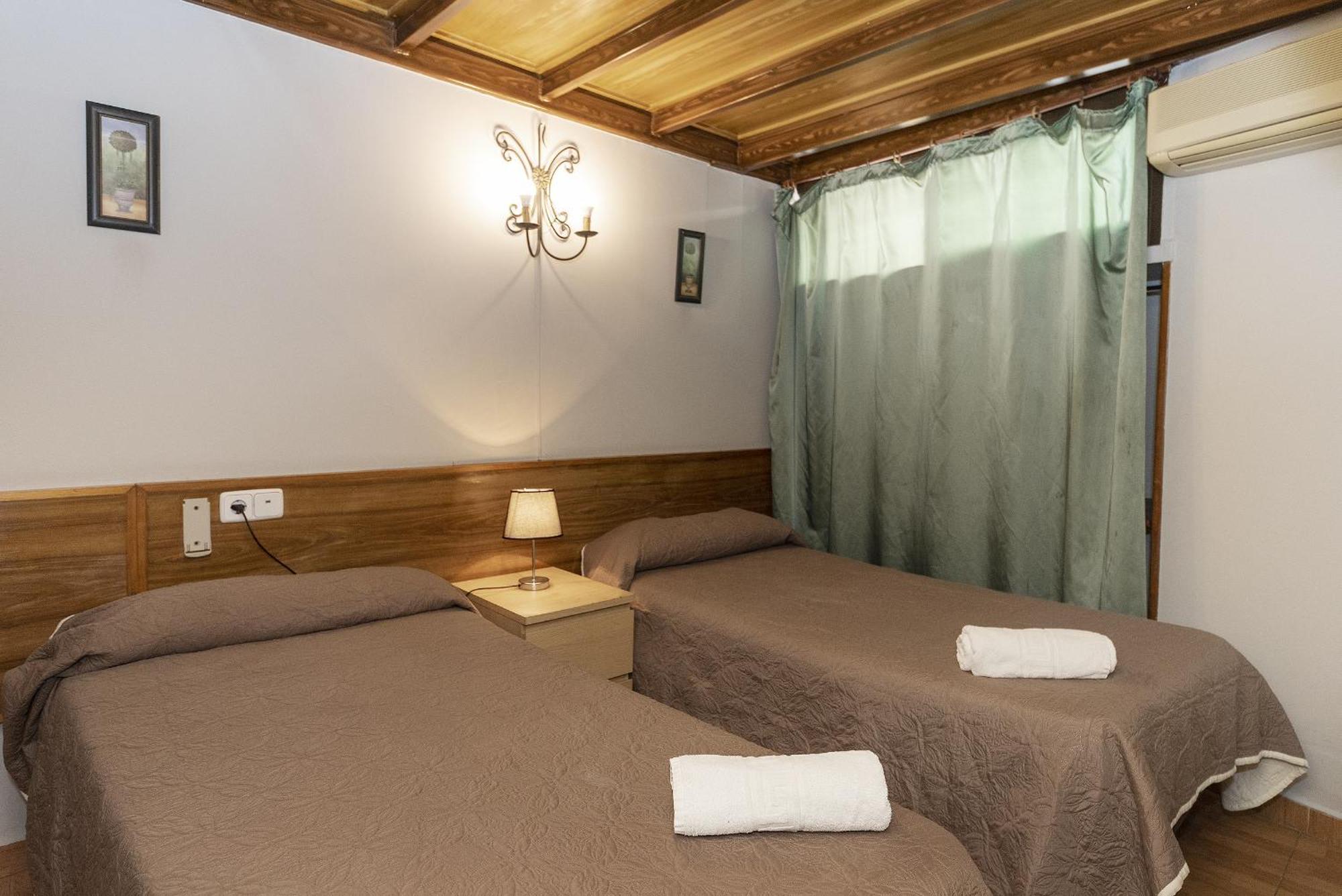 Pension Riosol Sevilla Bagian luar foto