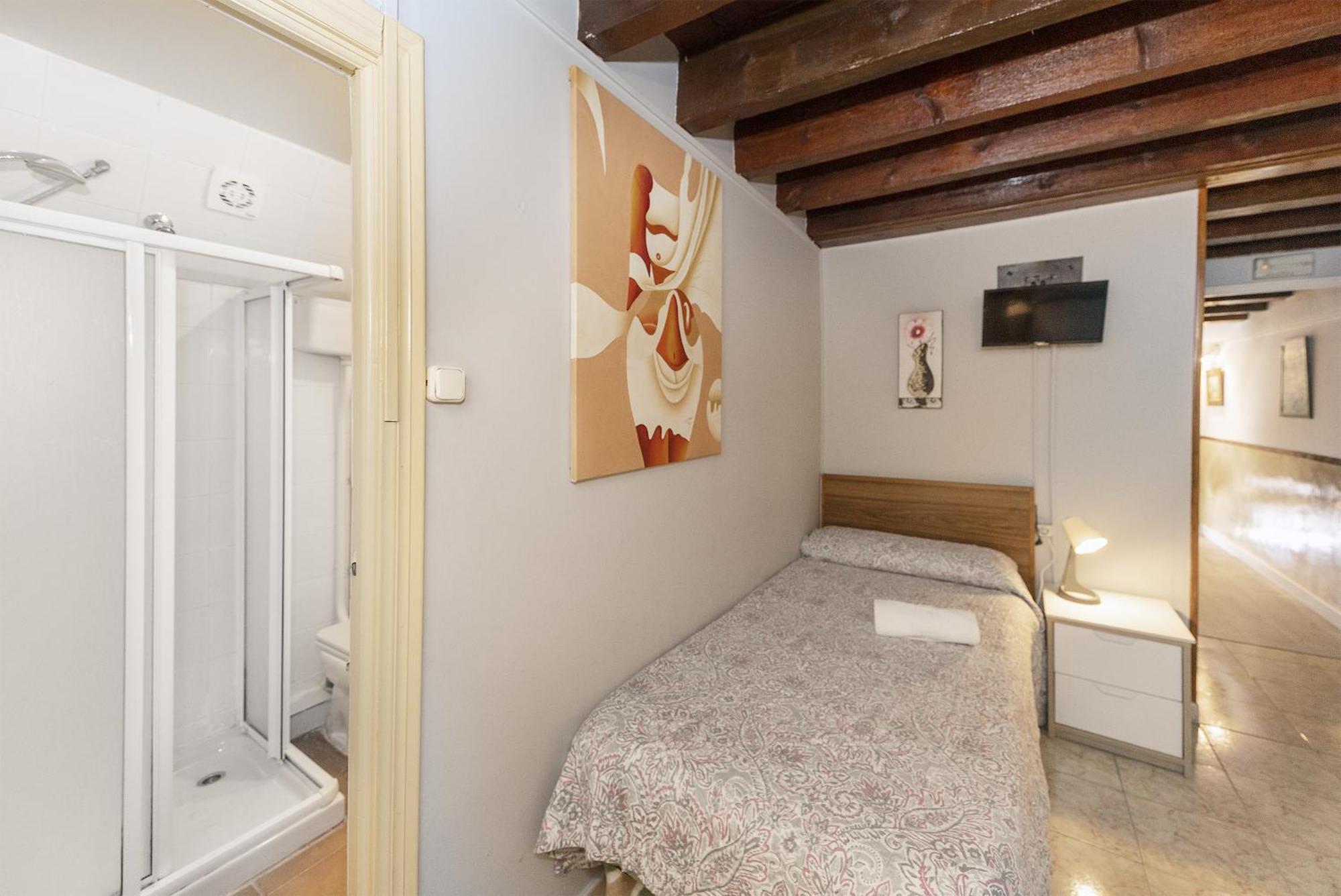 Pension Riosol Sevilla Bagian luar foto